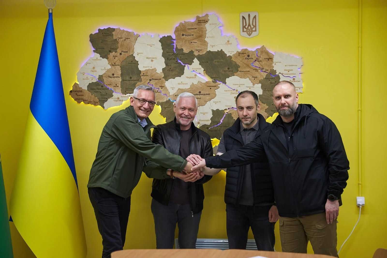 Дерев'яна мапа України з підсвіткою карта на стіну панно картина