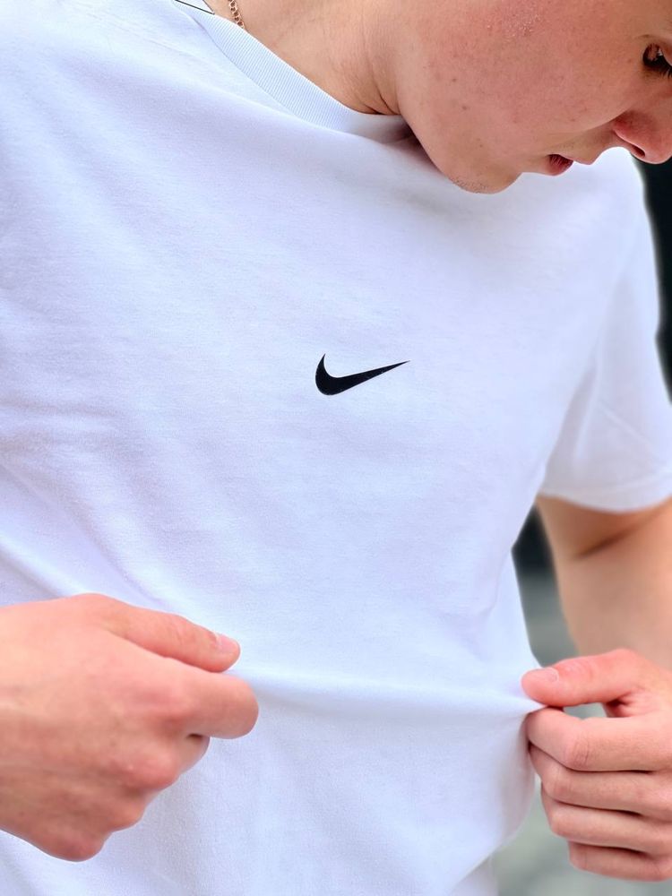 Мужская футболка Nike Centre Logo T-SHIRT