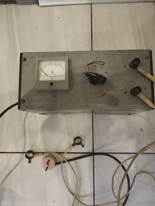 Зарядний пристрій 12 вольт