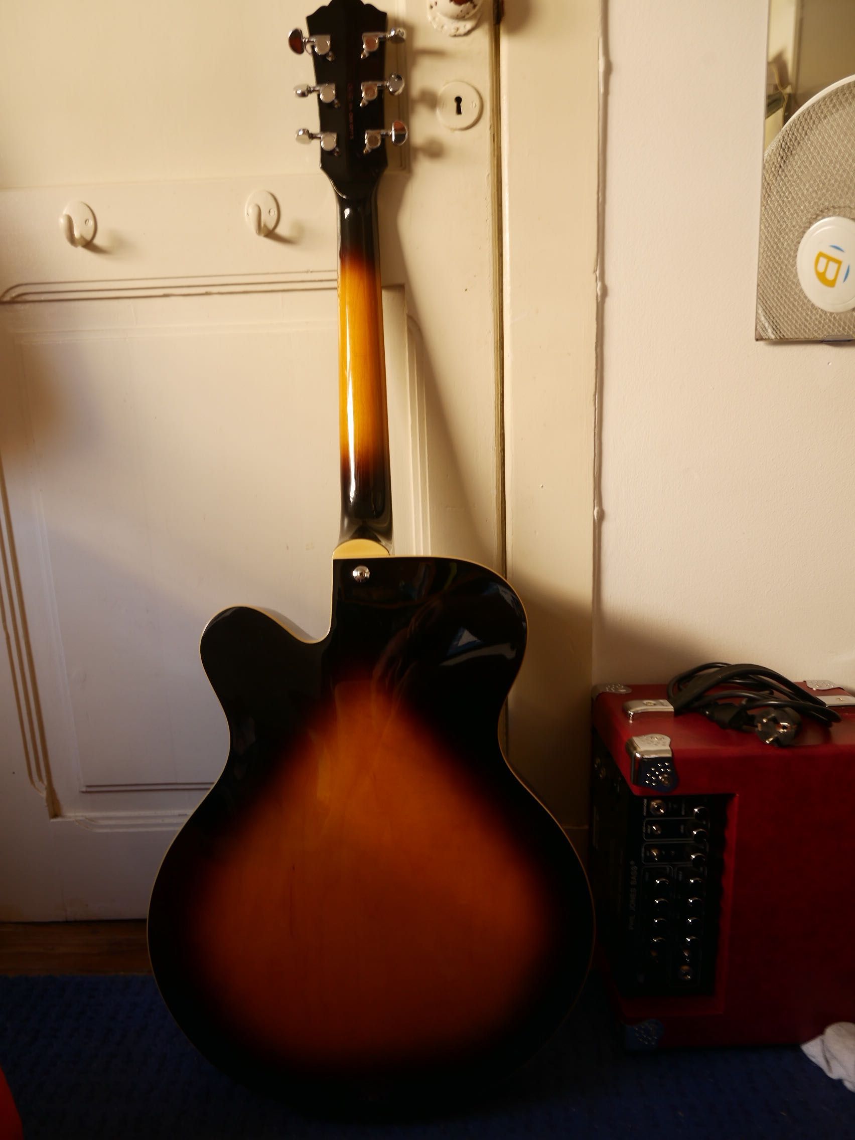 Guitarra AE500 da Yamaha como nova