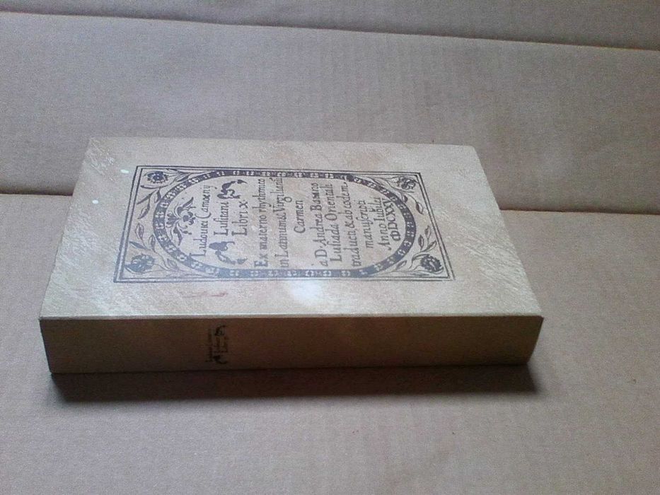 Os Lusíadas de Luís de Camões - Traduzidos em versos latinos