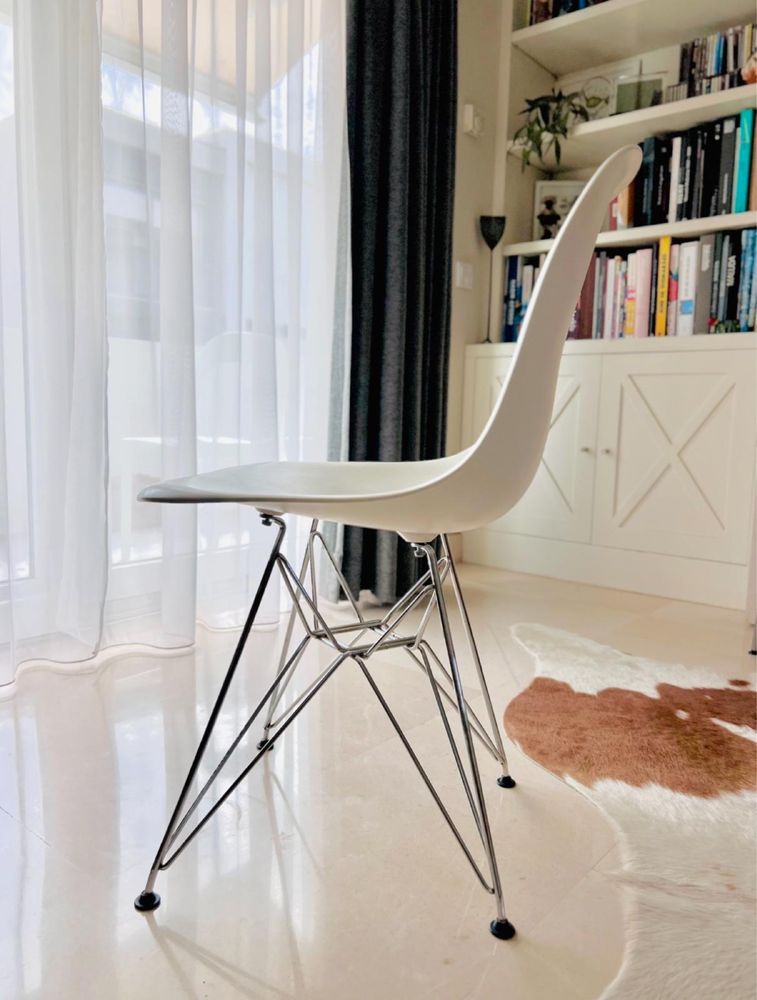 Cadeira branca icónica DSR para Vitra - Eames