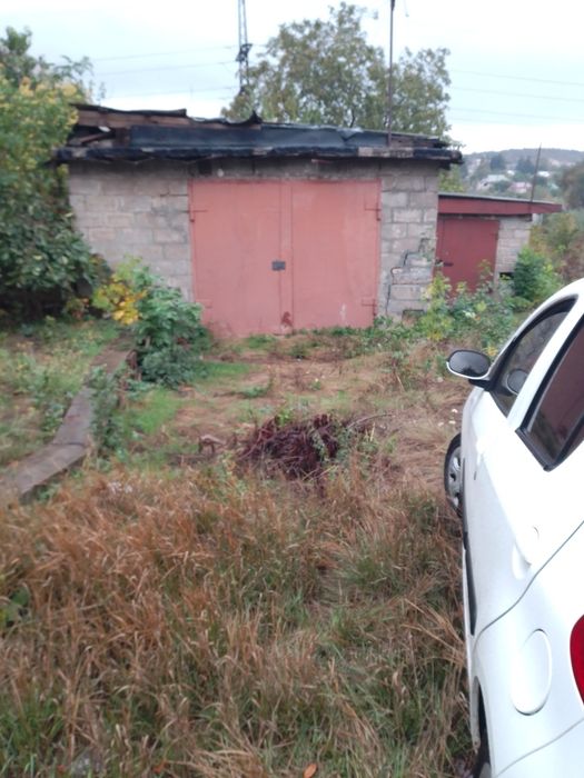 Продам гараж между  173 --мож но аренда викупнского  монастыря