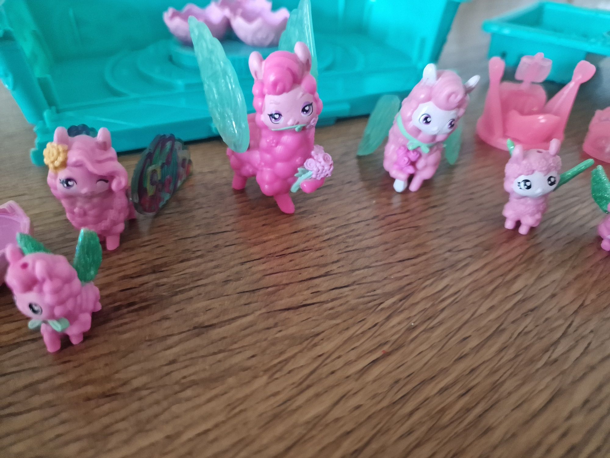 Hatchimals zestaw Lama 19 elementów