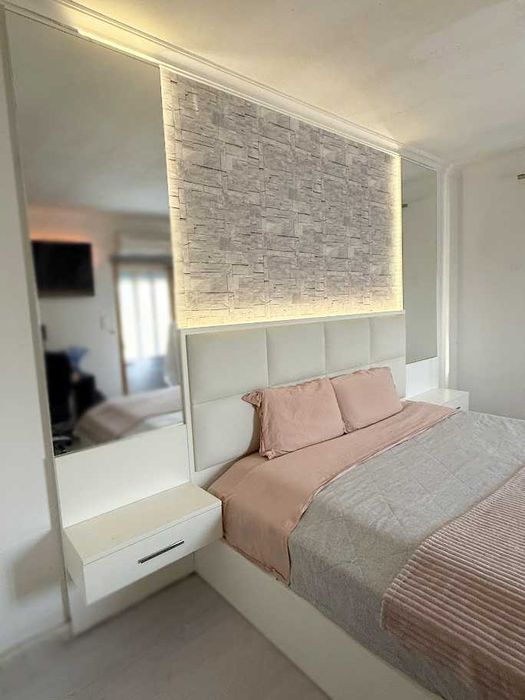 Cama KING (200X200) + Mesa Cabeceira + Espelhos + LED
