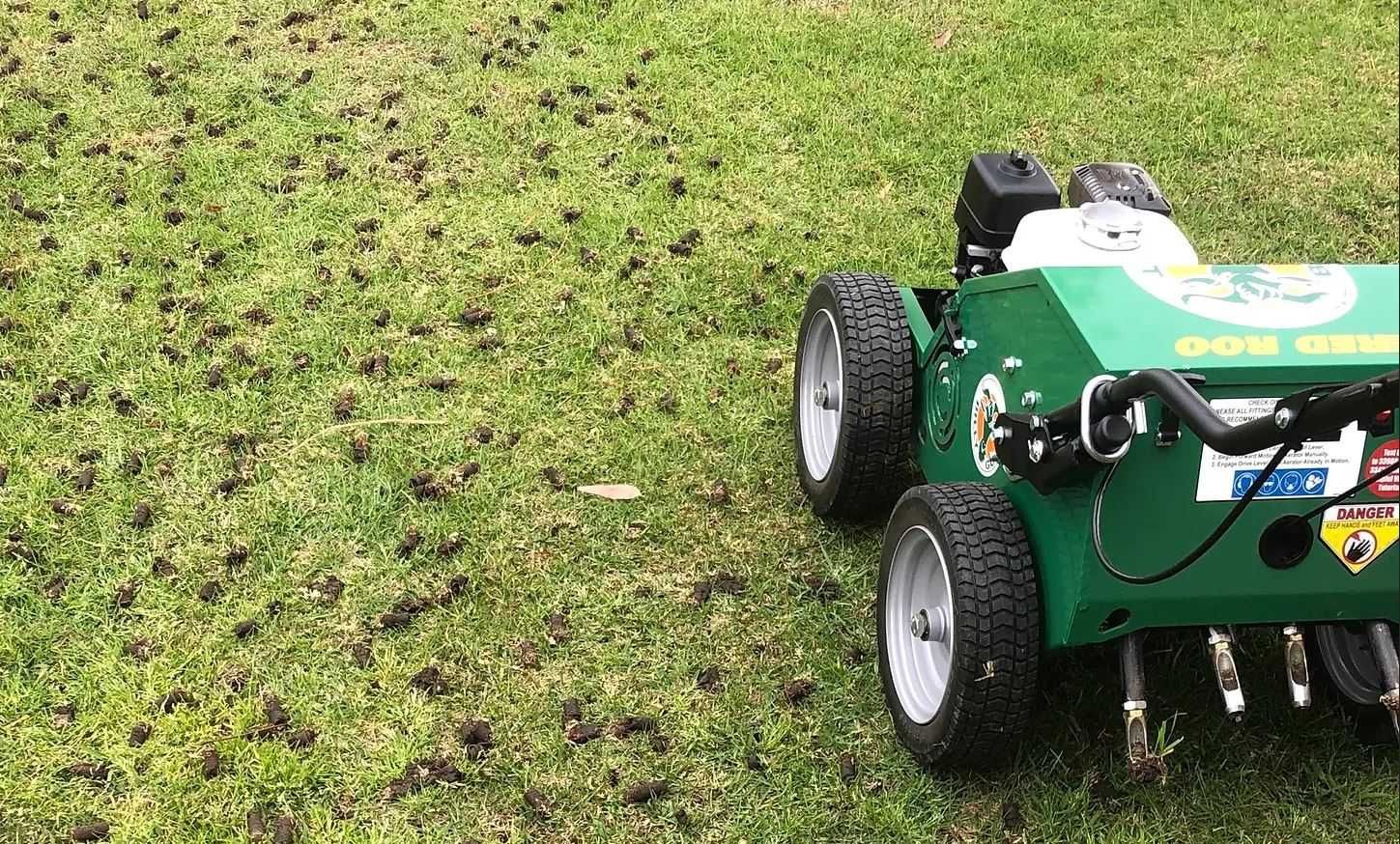 Wynajem Aeratora Aerator tłokowy, rurkowy Aeracja trawników piaskowani