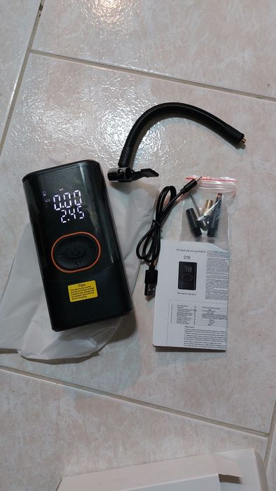 Mini pompka kompresor akumulatorowy