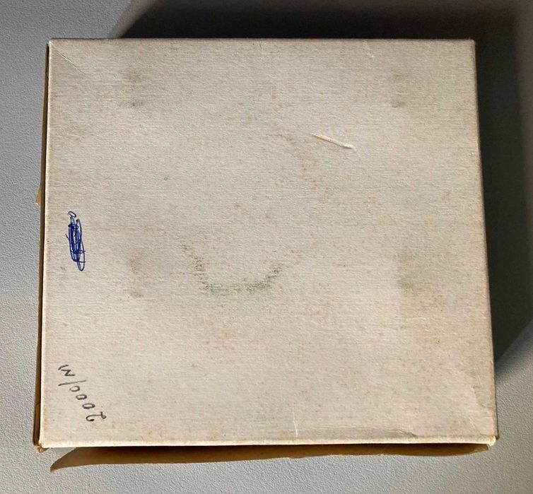 Conjunto Vintage de Pequeno-Almoço: 4 Suportes de Ovo + Saleiro