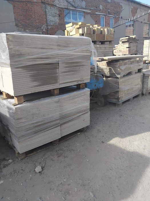 Майстри з каменем пісковиком сходи доріжки мангали альтанки обмостки