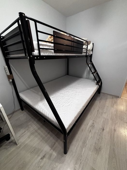 Sprzedam lozko pietrowe metalowe 3-osobowe 120x200 dol, 90x200 gora