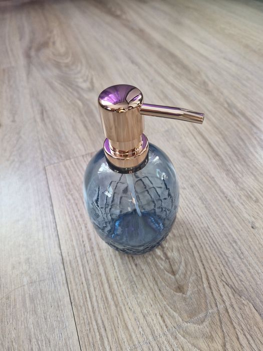 Dozownik na mydło  szklany  niebieski z pompka rose gold + gratis
