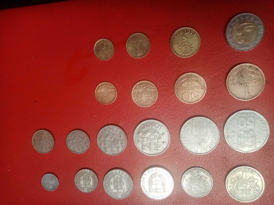 Lote de moedas para colecionar.