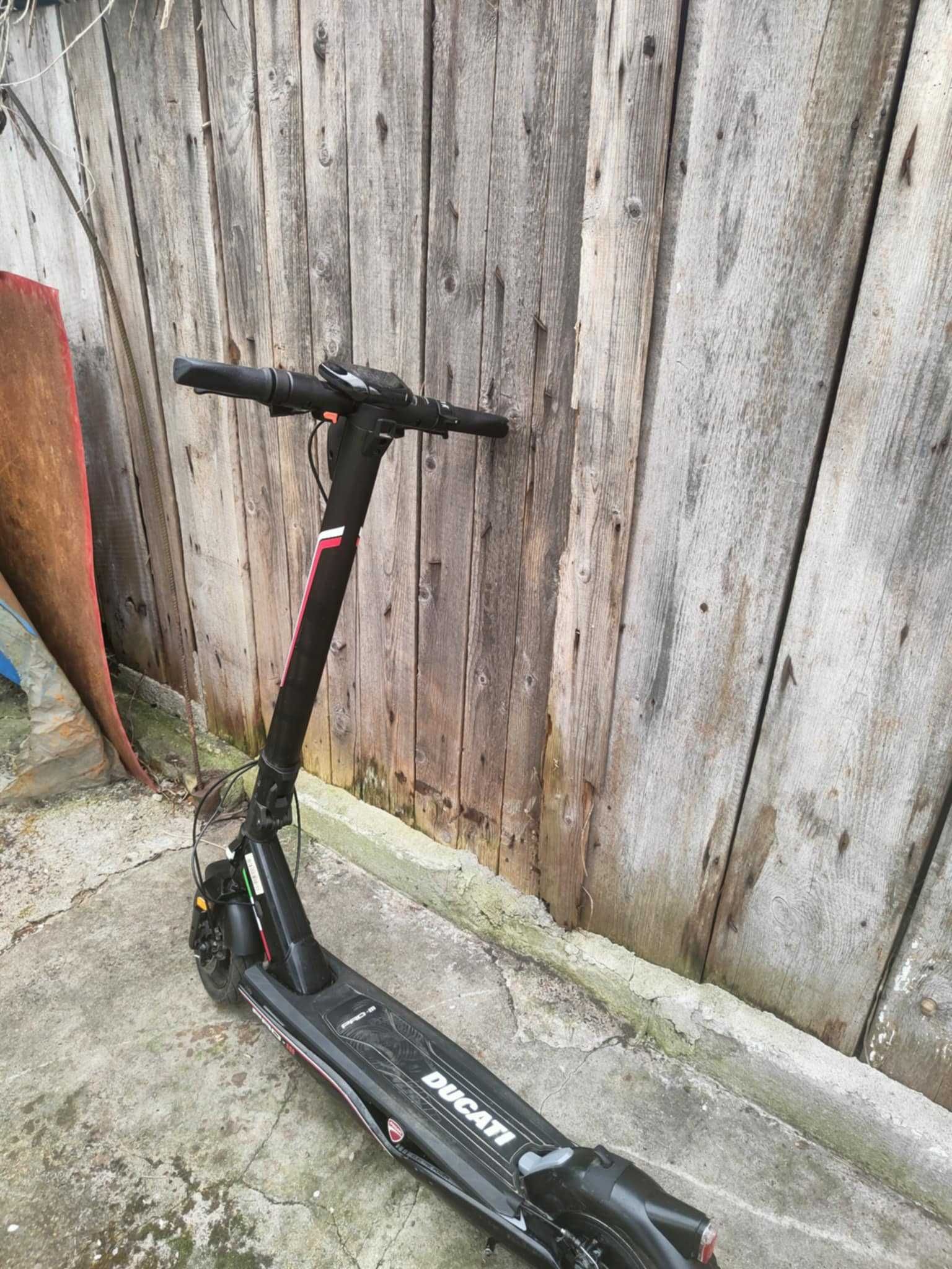 Hulajnoga elektryczna Ducati pro III