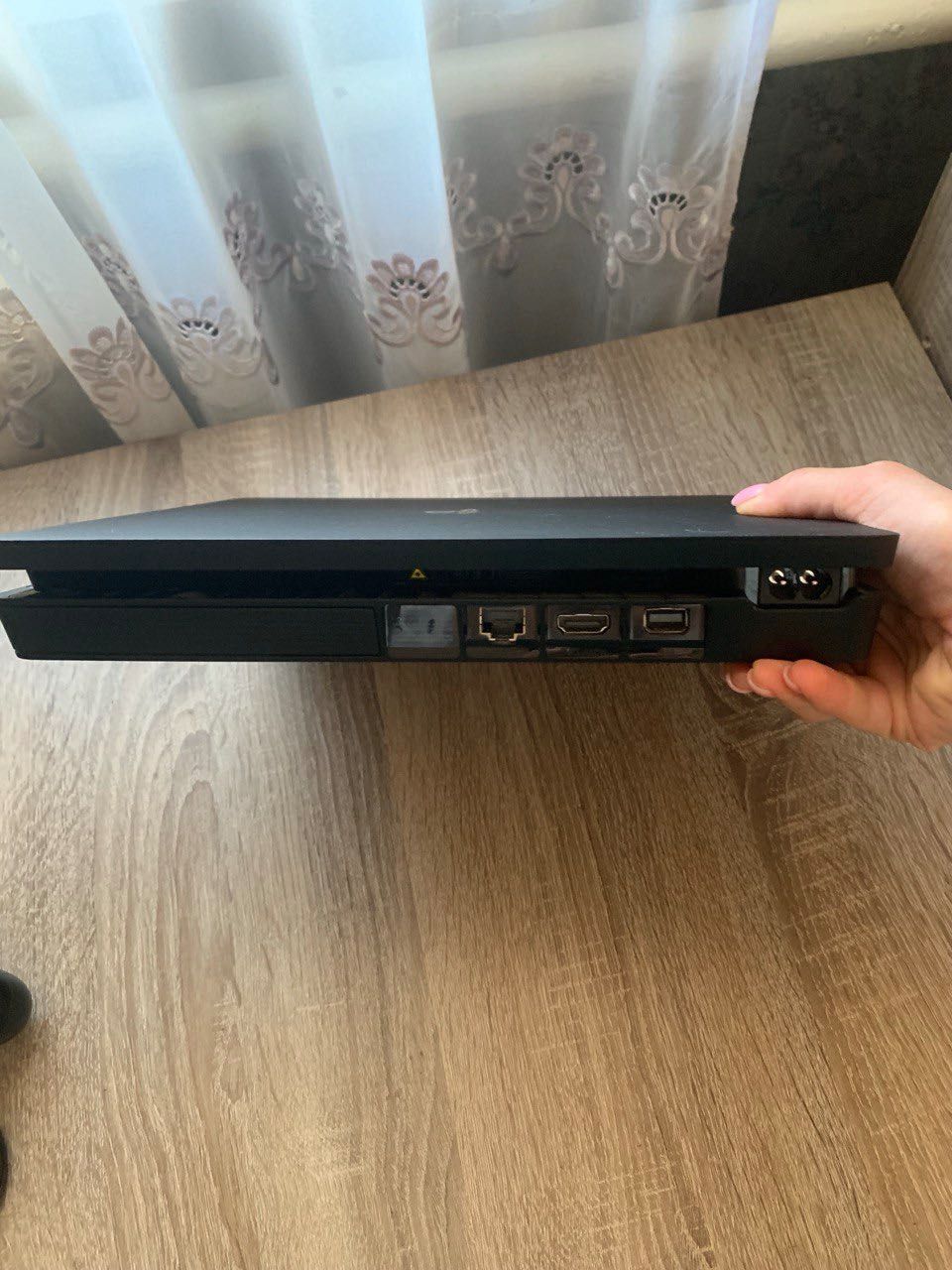 PlayStation 4. Slim