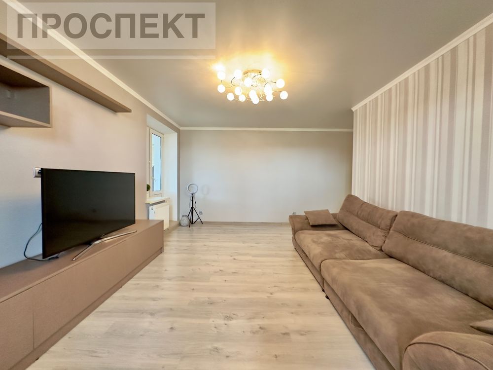 Продам 2-х кімн.квартиру 103м2 вул. Зсу ( Вид на озеро).