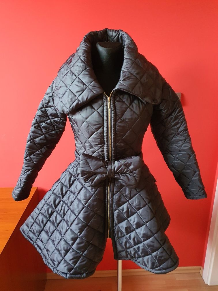 Śliczny płaszcz jesienno-zimowy