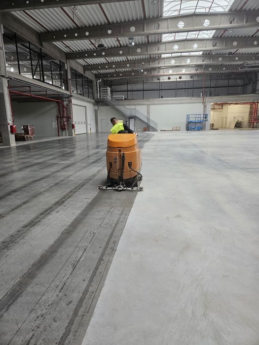 Mycie hal garażowych! Sprzatanie biur ! Sprzanie po budowie !