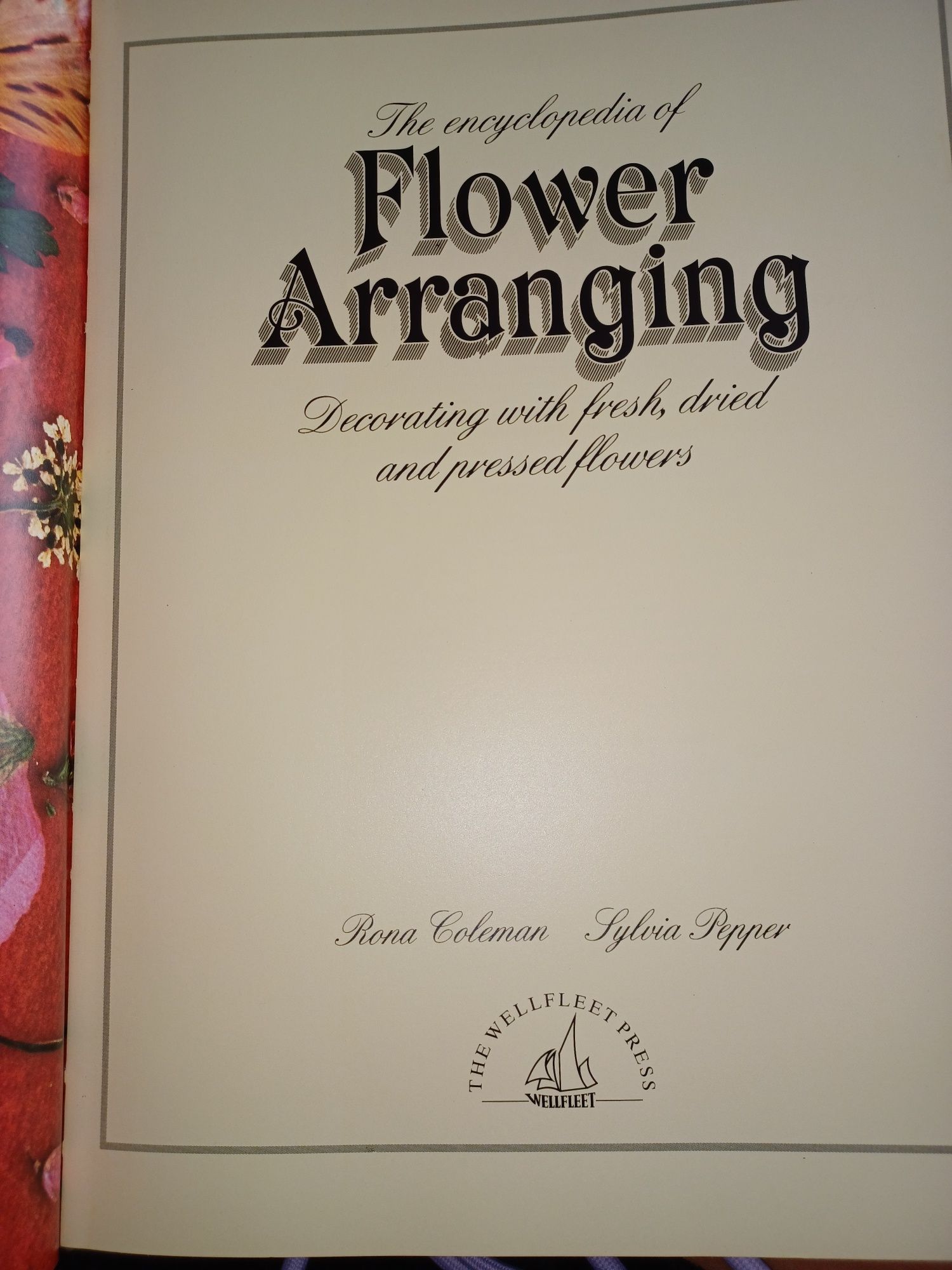 Livro " The encyclopedia of flower arranging"

Decoring with fresh, d