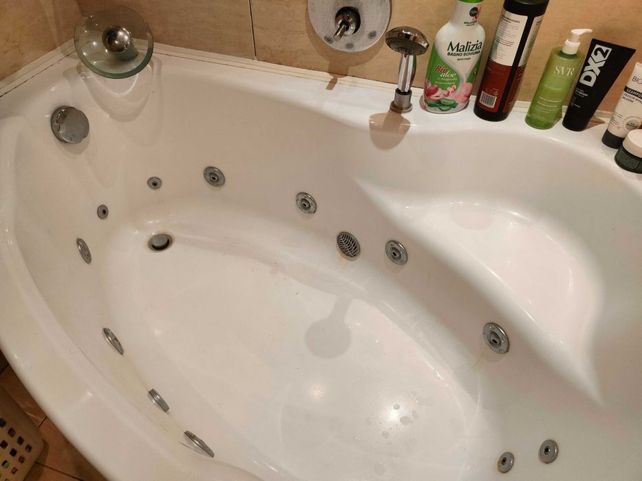 Wanna z hydromasażem narożna prawa