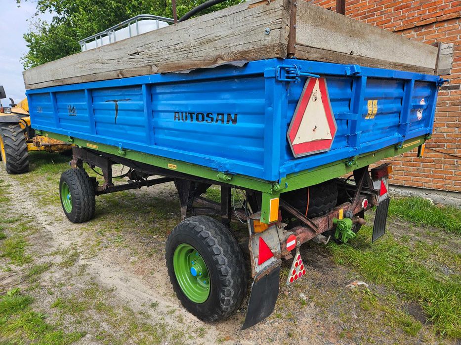 Przyczepa wywrotka D-47 trzystronny wywrot. transport