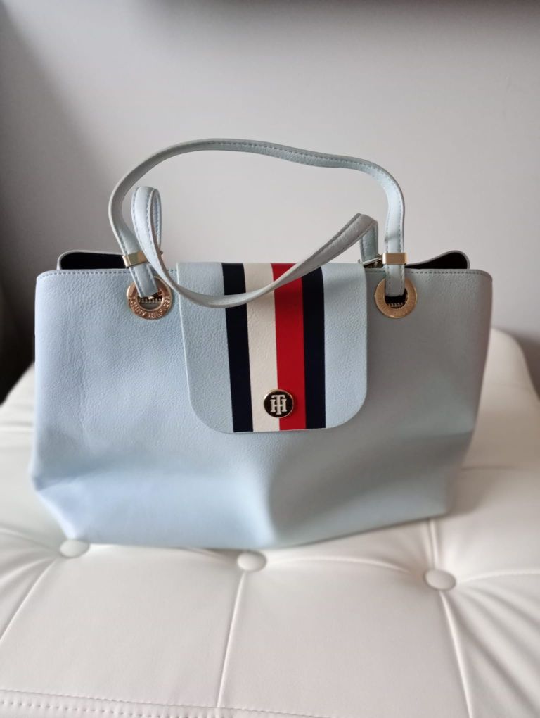 Tommy Hilfiger torebka kuferek