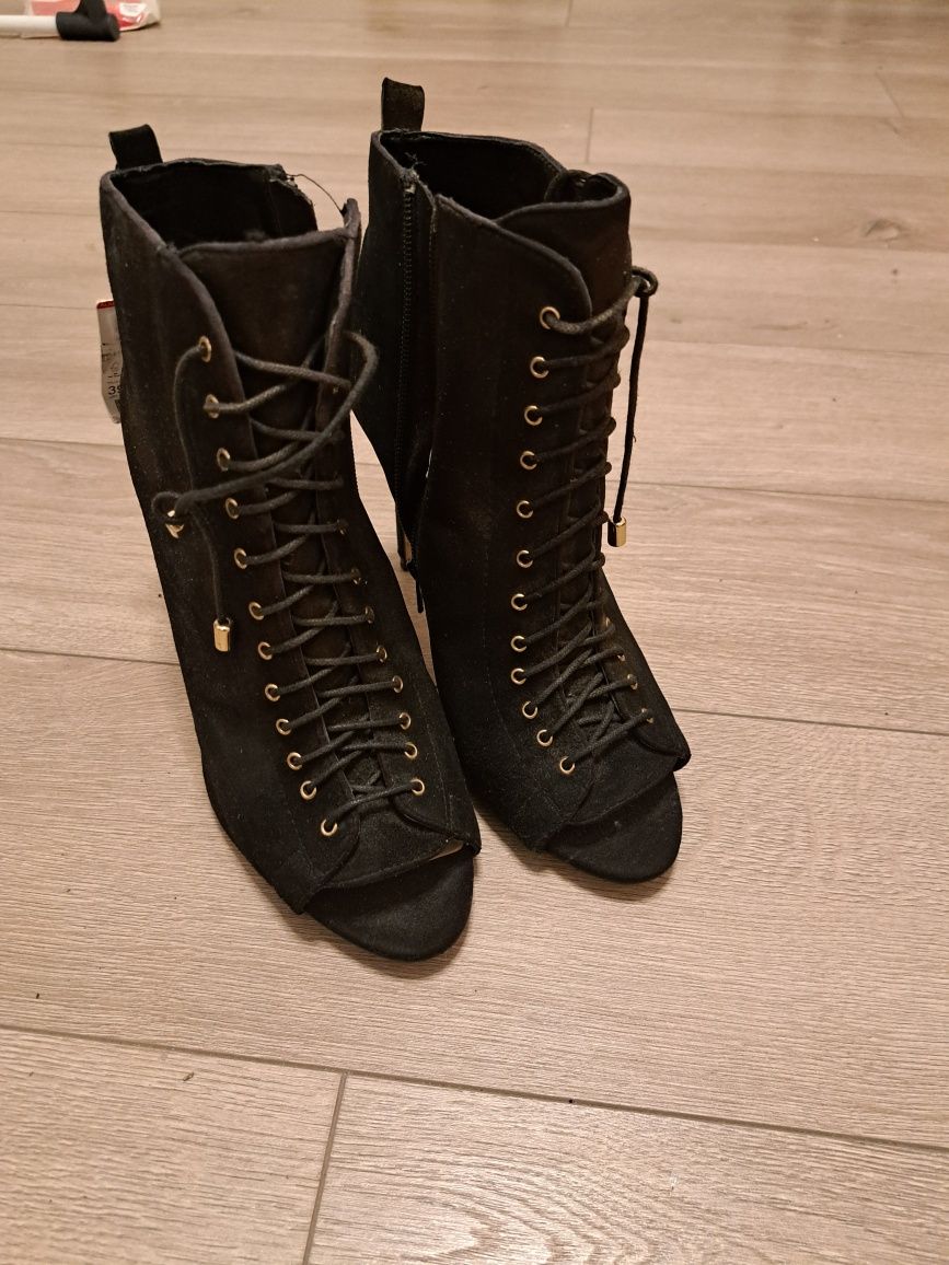 Zara - buty skórzane na obcasie kobiece