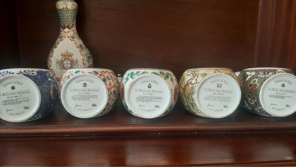 Garrafas de loiça companhia das indias