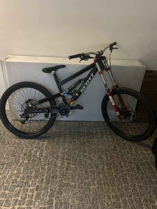 Bicicleta downhill scott