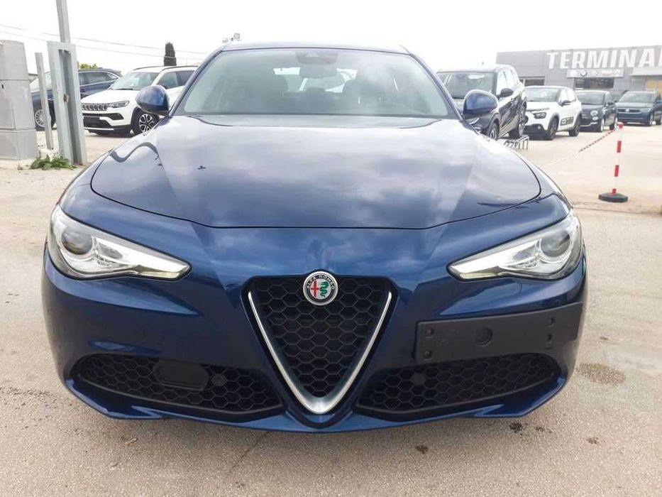 Бампер Alfa Romeo Julia запчастини Альфа Ромео Джулія разборка