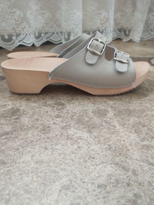 Шкіряні сабо на дерев'яний підошві