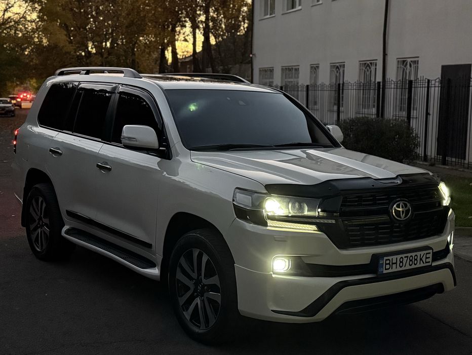 Toyota Land Cruiser 200 2016 v8 diеsel