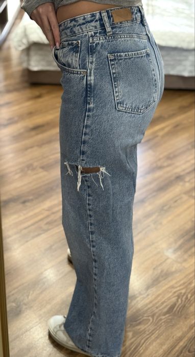 Джинсы с разрезами по бокам