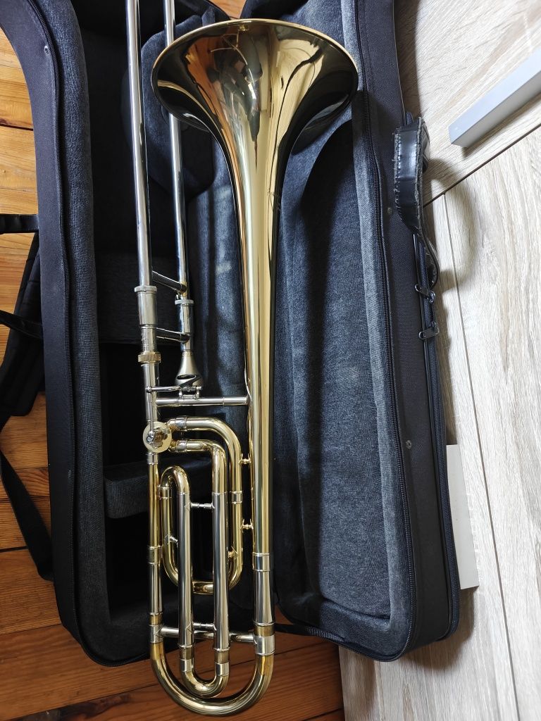 Profesjonalny puzon Antoine Courtois model Challenger 420B