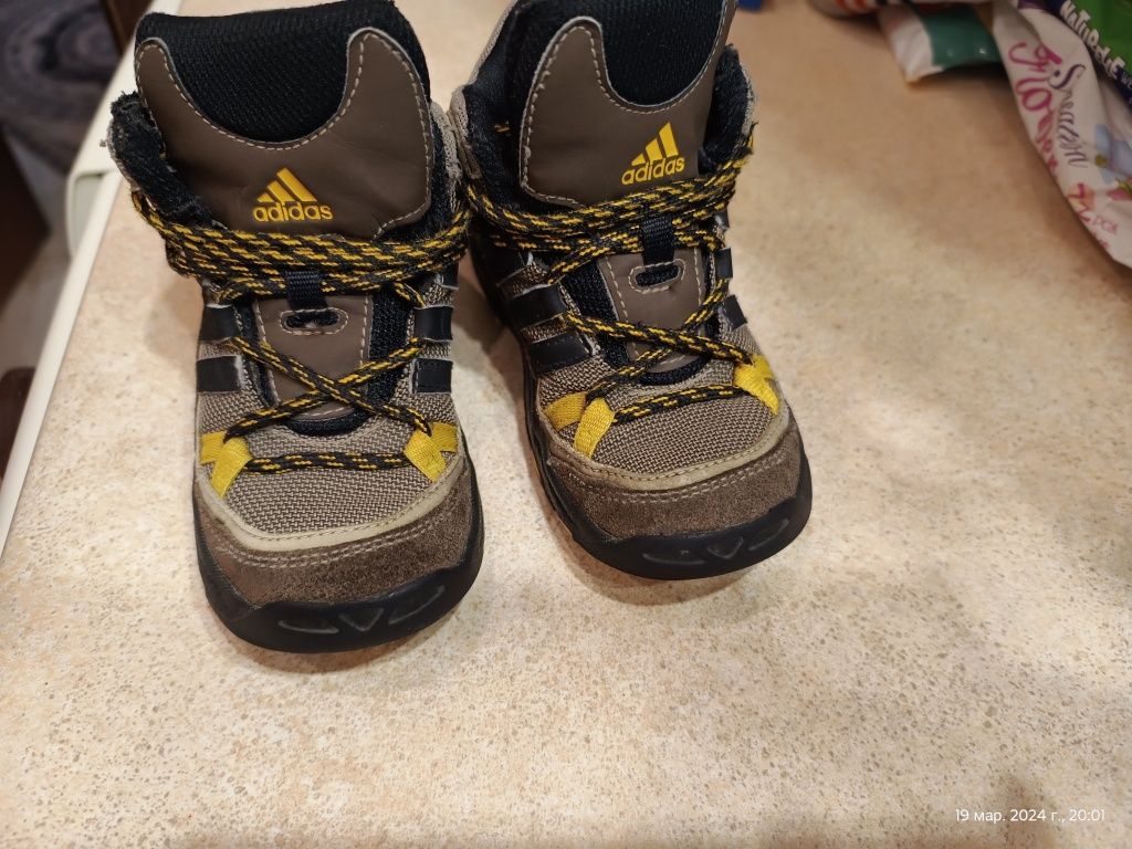 Ботінки, кросівки, хайтопи Adidas