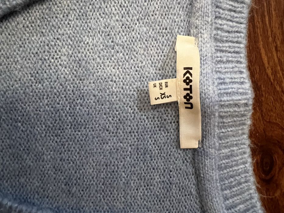 Блакитний светр s