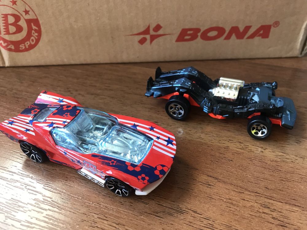 Машинки Hot wheels есть