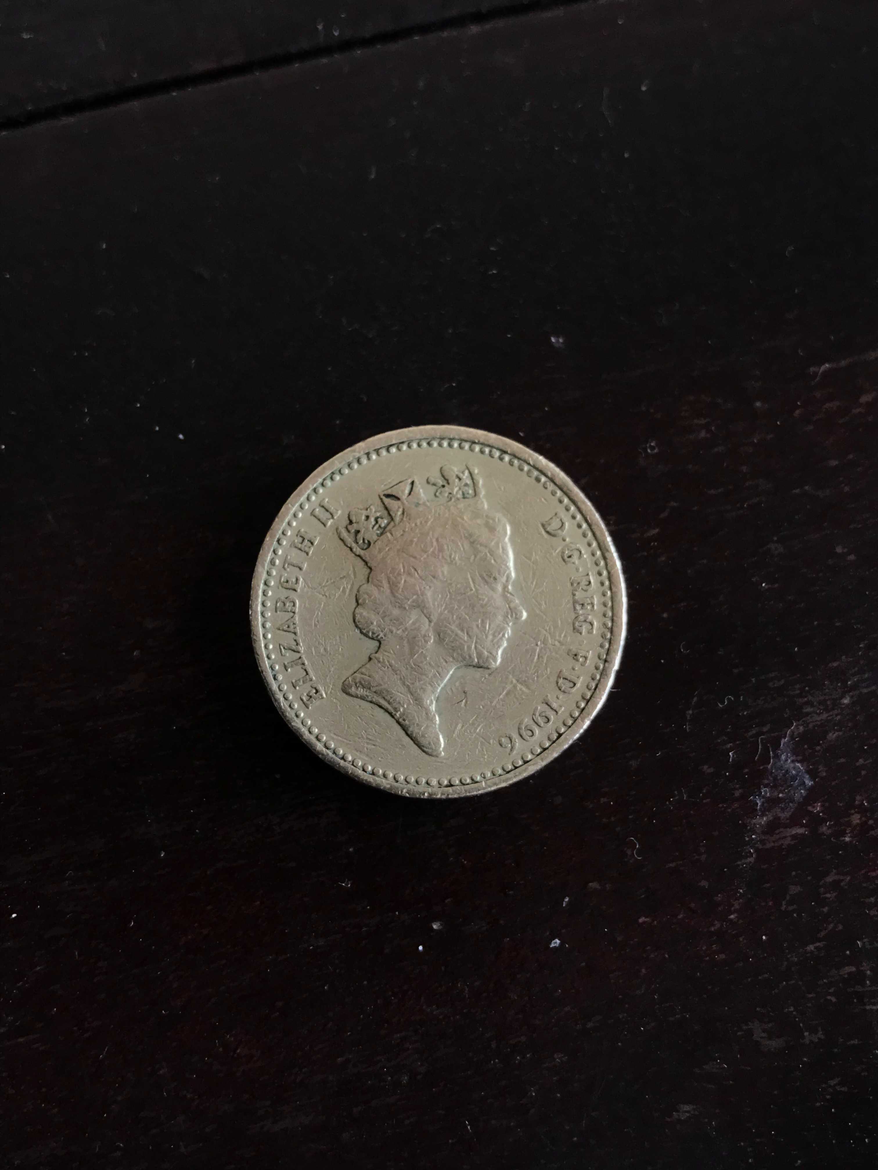 Moneta 1 funt(one pound) z 1996 Elżbieta II z odwróconym napisem