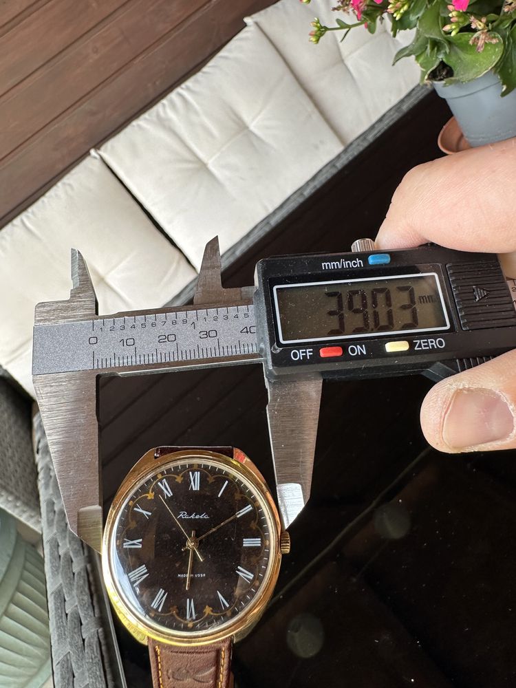 Pozłacany zegarek mechaniczny Rakieta made USSR ok 39 mm !! Zdobiony !