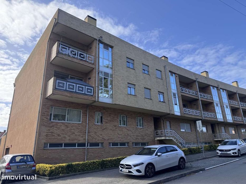 Apartamento T2 com terraço e box