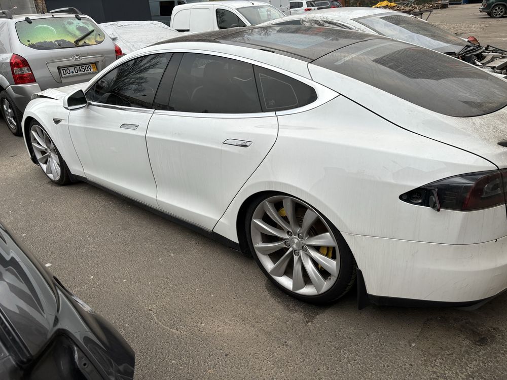 Запчасти Tesla Model S