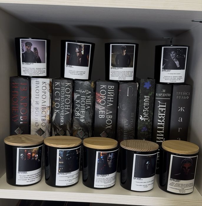 Свічки з книжковими чоловіками / свічка для книголюба