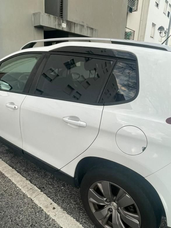 Carro Peugeot 2008