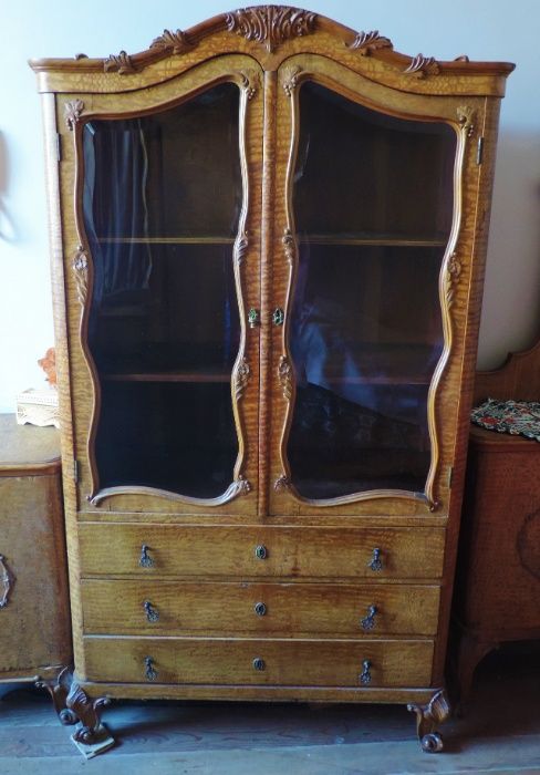 набір старовинних антикварних меблів з карельської берези