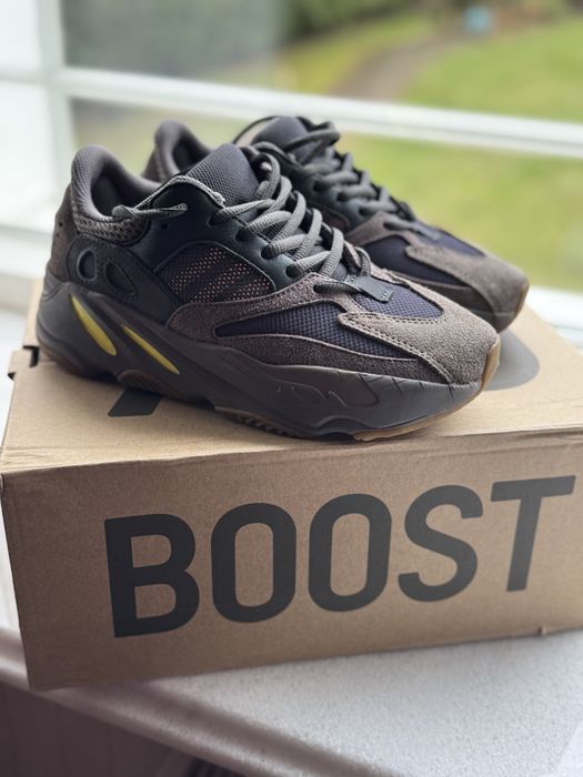 Кросівки Yeezy Boost 700