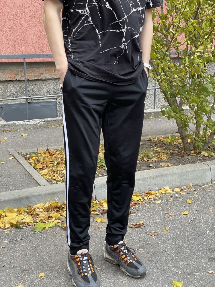 Спортивні чоловічі штани adidas