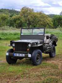 Jeep Willys Hotchkiss M201 com reboque e capota