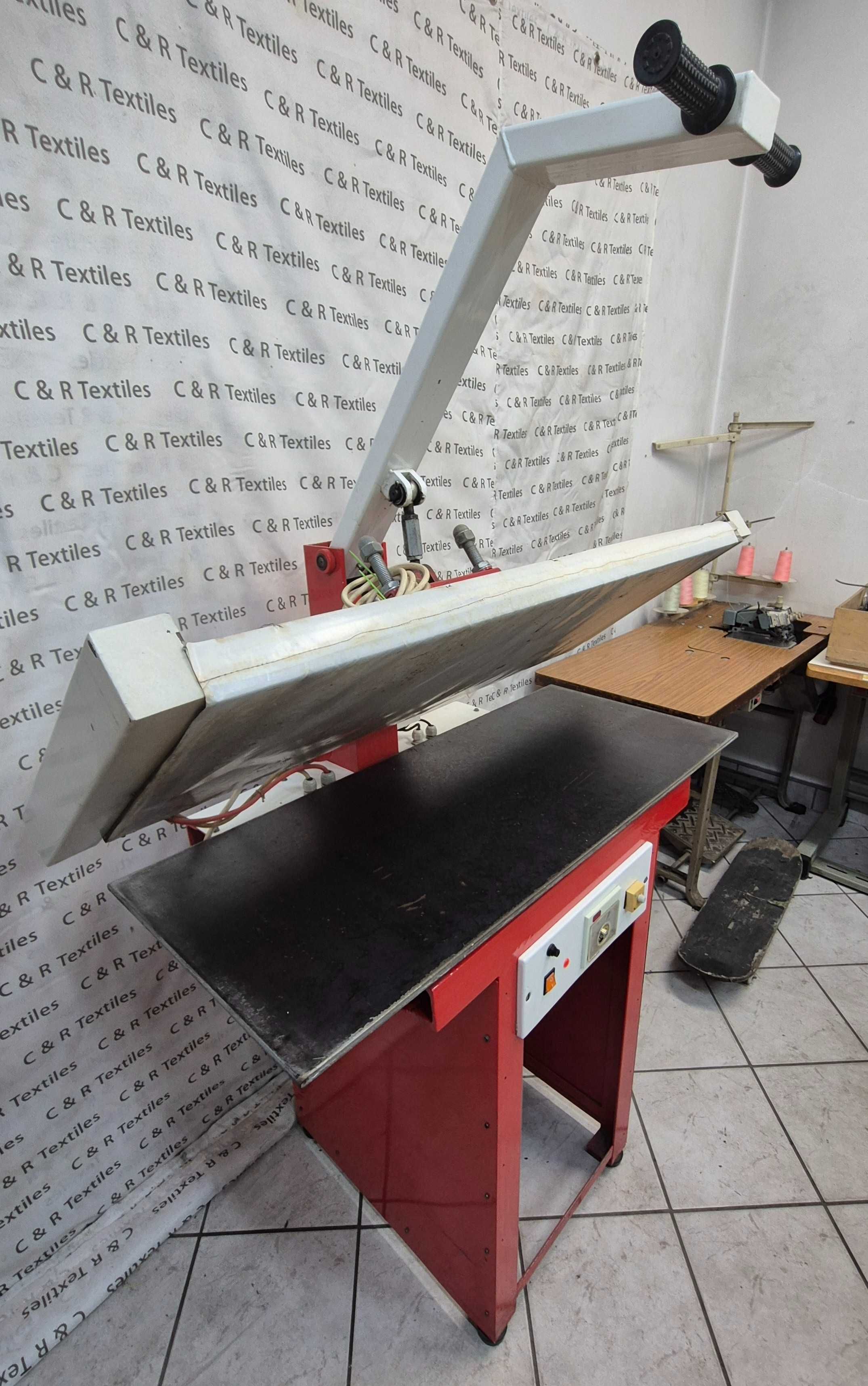 Maszyny szwalnicze overlock, klejarka, dziurkarka, stębnówka i inne