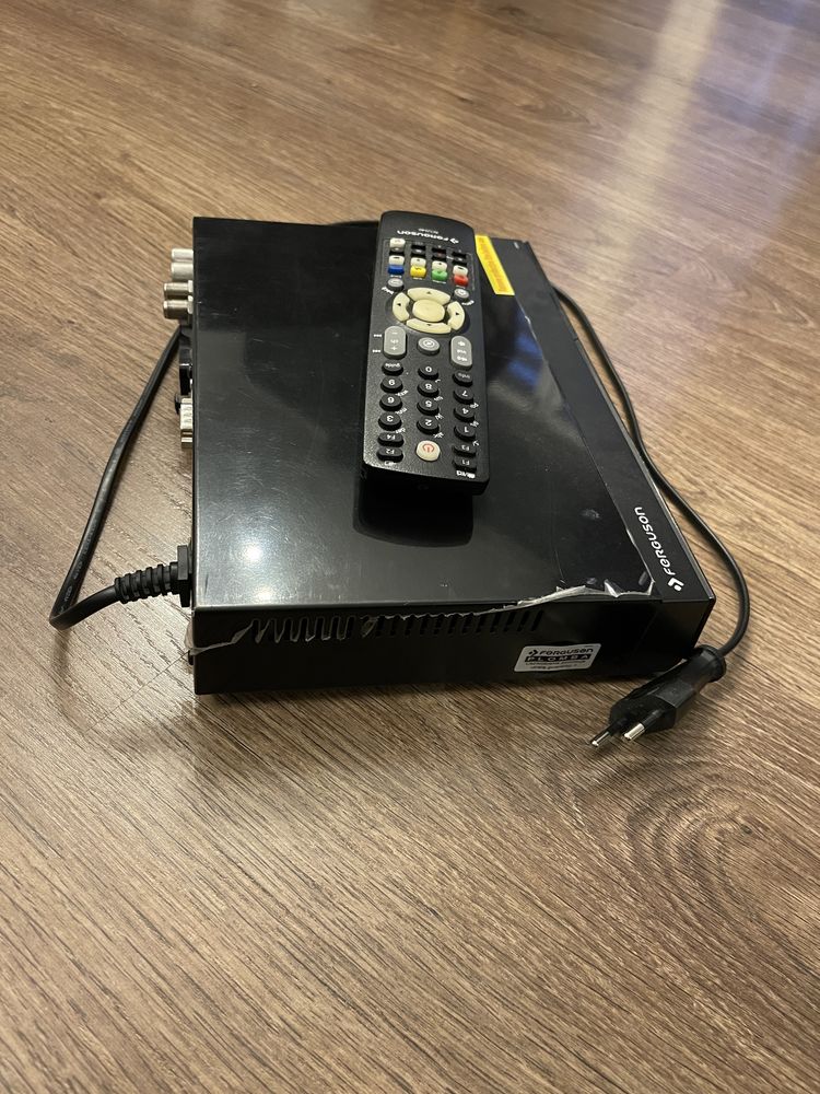 Tuner satelitarny i telewizyjny dvb-t2 Ferguson Ariva 153 Combo