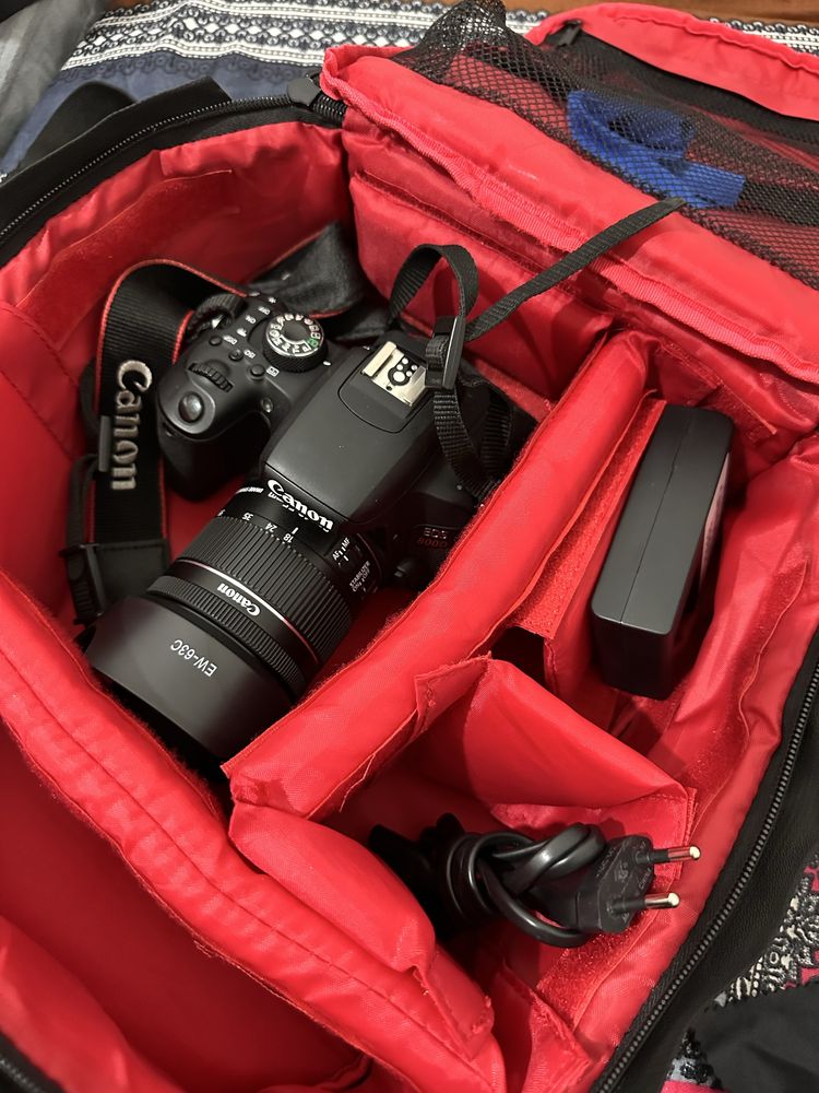 Canon eos 800D WiFi-ecrã tactile  com lente 18-55mm e bolsa