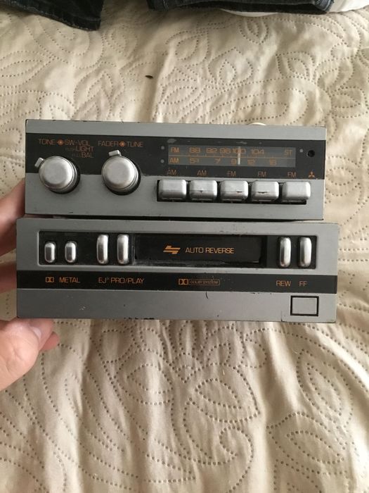 Винтажная автомагнитола Mitsubishi 70 х годов